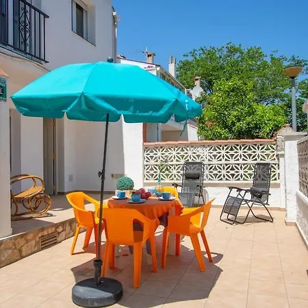 Holiday home Casa Con Barbacoa, A 5 Minutos Del Centro Y El Mar En Coche, Trabuc Empuriabrava