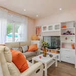 Casa Con Barbacoa , Piscina Con Cascada , 4 Habitaciones, Capacidad Hasta 8-9 Personas 度假居 *