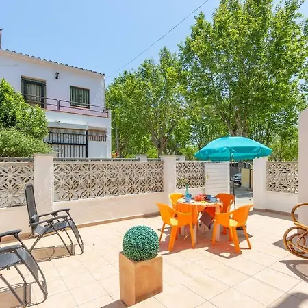 Casa Con Barbacoa , Piscina Con Cascada , 4 Habitaciones, Capacidad Hasta 8-9 Personas 度假居