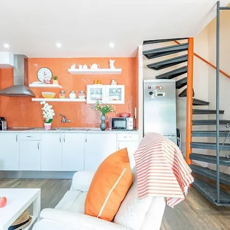 Casa Con Barbacoa , Piscina Con Cascada , 4 Habitaciones, Capacidad Hasta 8-9 Personas