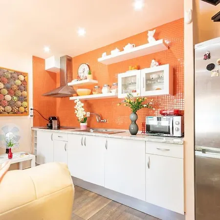 Casa Con Barbacoa , Piscina Con Cascada , 4 Habitaciones, Capacidad Hasta 8-9 Personas * 艾姆布里亚布拉瓦