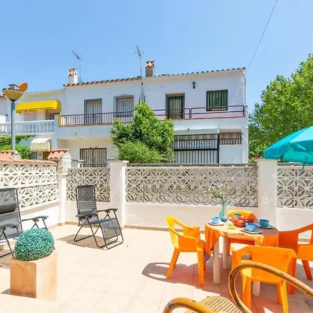 Casa Con Barbacoa , Piscina Con Cascada , 4 Habitaciones, Capacidad Hasta 8-9 Personas 艾姆布里亚布拉瓦